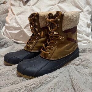 Size 8M Brown and Navy Blue Tommy Hilfiger Winter Boots with Shearling Lining